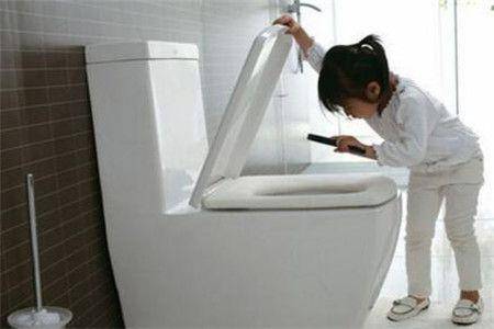 廁所馬桶堵了怎么辦