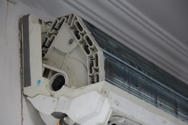 空調(diào)出風(fēng)口滴水是什么原因