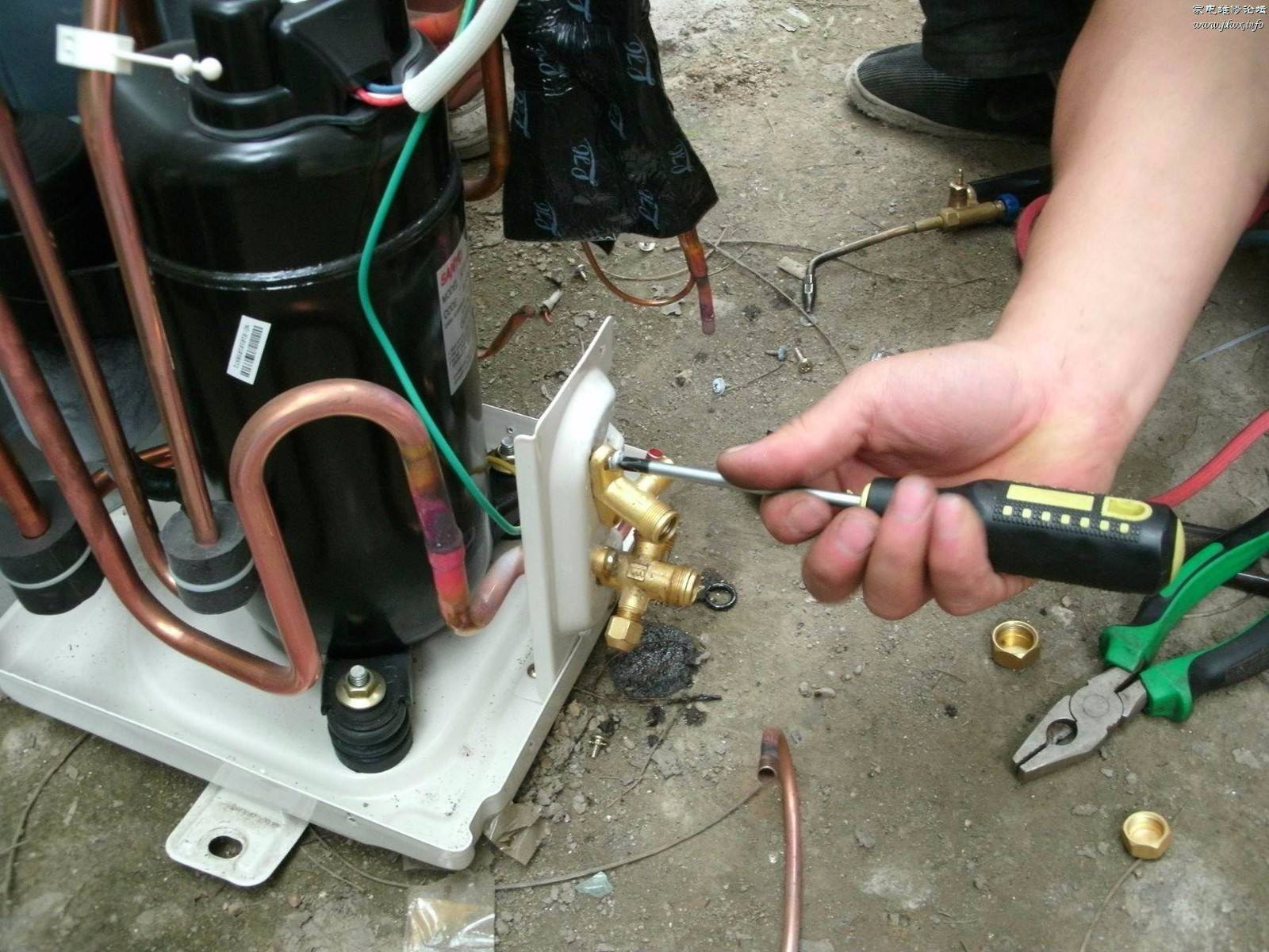 空調(diào)移機為什么要換管子