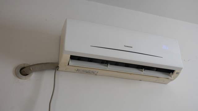 掛式空調(diào)過(guò)濾網(wǎng)怎么清理